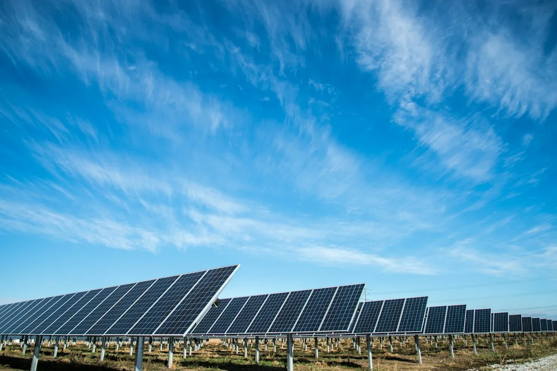 Painéis solares a aproveitar a energia do sol
